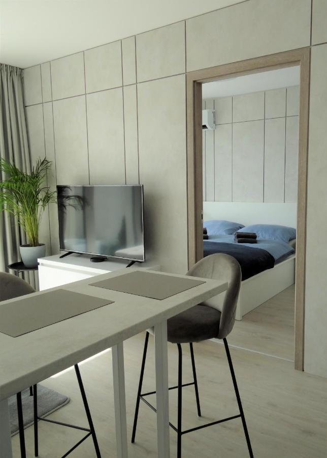 Top Urban Apartment - Free Parking, Green Energy, Modern Style Bratislava Eksteriør billede