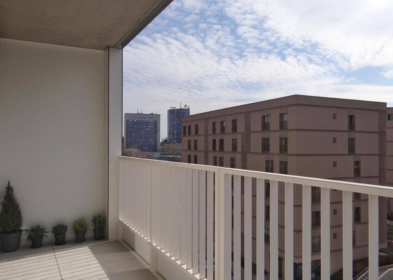 Top Urban Apartment - Free Parking, Green Energy, Modern Style Bratislava Eksteriør billede